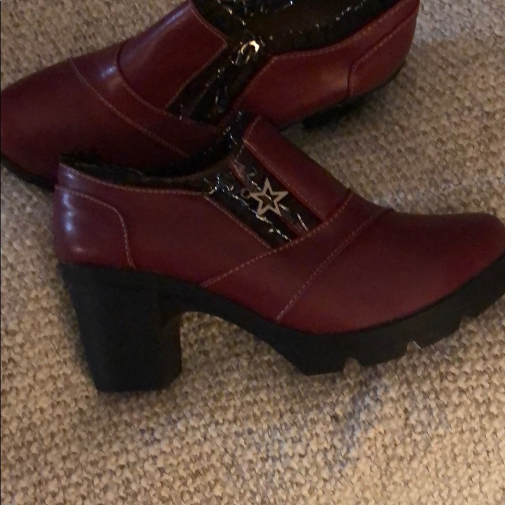 Fun red shoes with lace trim